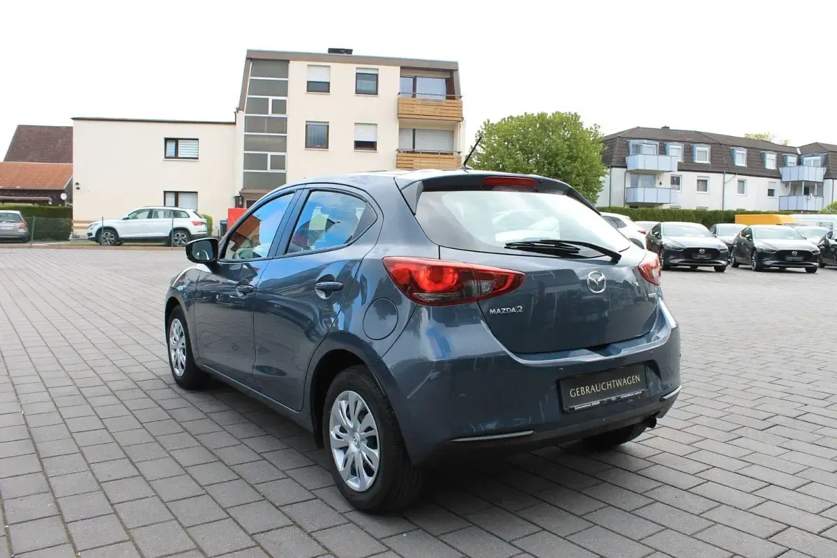 Używany Mazda 2 Ad'Vantage 90 KM (66 kW) 2021 Szary Sedan/Limuzyna