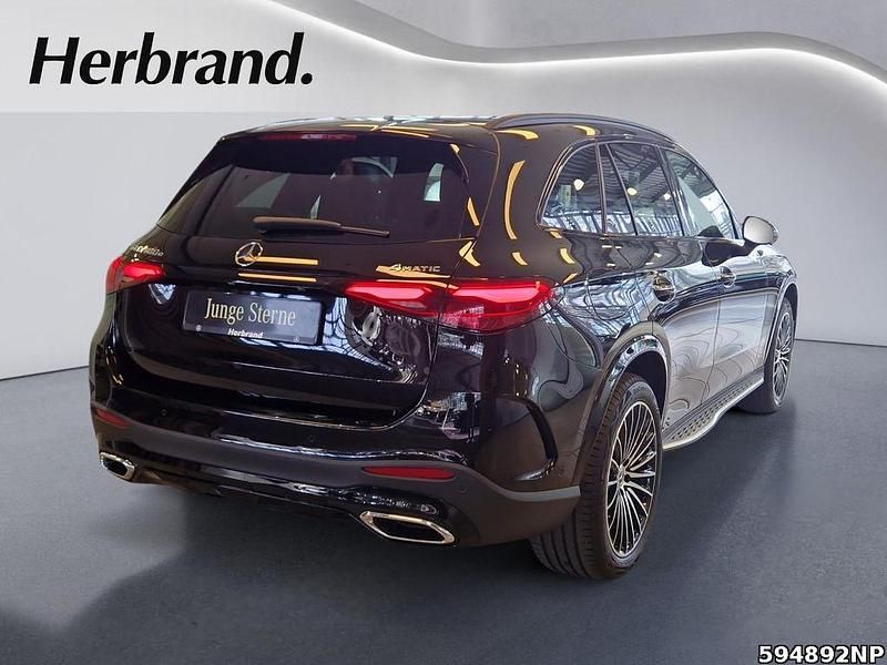 Gebraucht Mercedes GLC400d AMG 381 PS (280 kW) 2024 Metalliclack obsidianschwarz m SUV