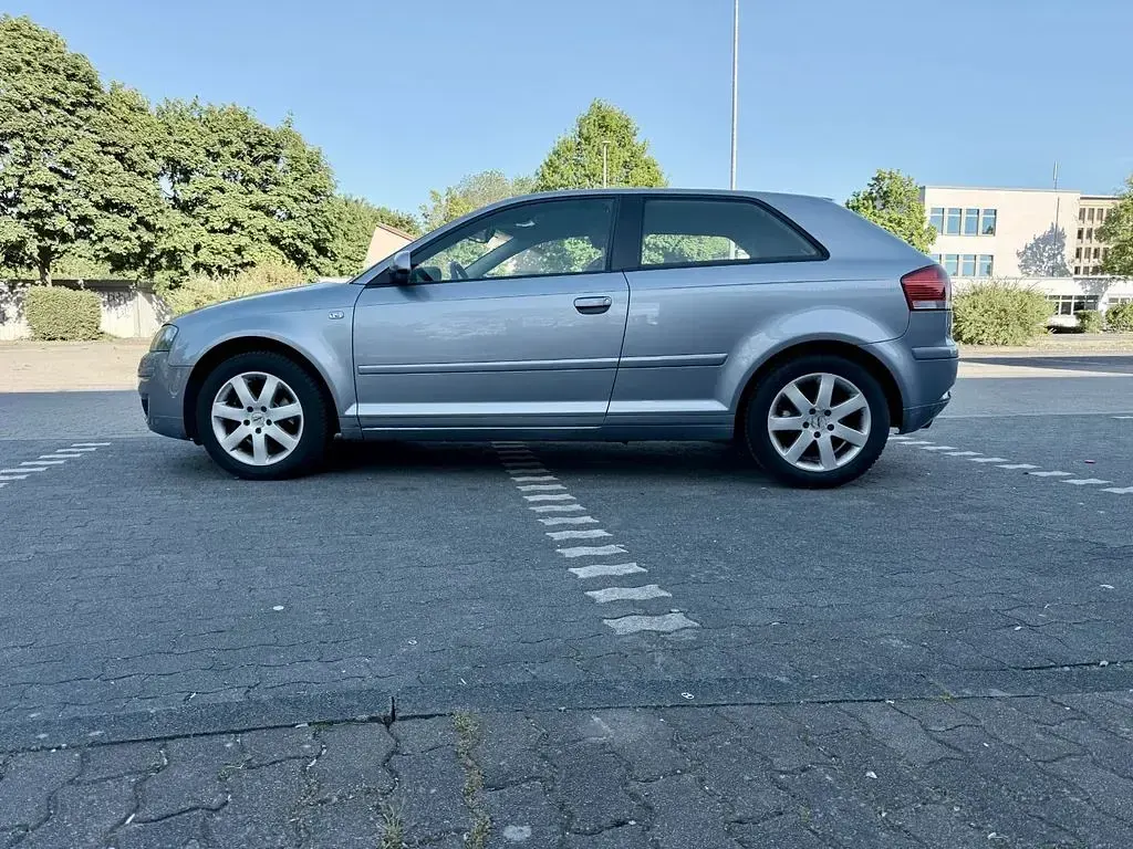 Second-hand Audi A3 Ambiente 102 CP (75 kW) 2004 Argintiu Hatchback