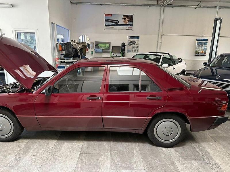 Rot Gebraucht 1993 Mercedes 190 Limousine | 8.500 € - Bild 1/4