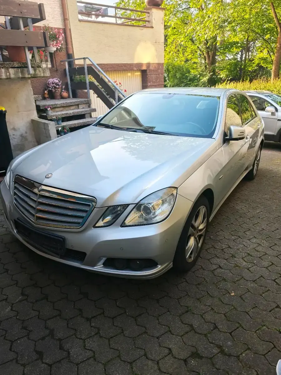 Gebraucht Mercedes E220 170 PS (125 kW) 2009 Silber Limousine