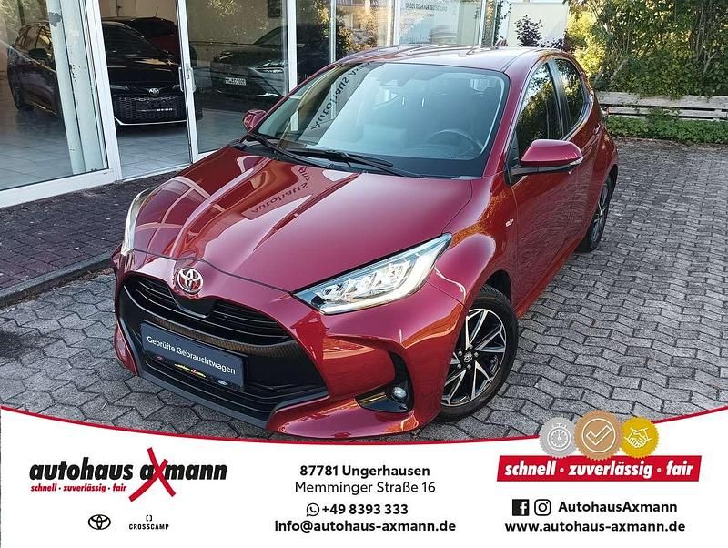 Tokiorot Gebraucht 2021 Toyota Yaris Team Limousine | 15.990 € (Fairer Preis) - Bild 1/4