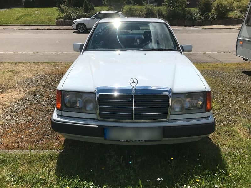 Weiß Gebraucht 1991 Mercedes 200 Limousine | 6.400 € - Bild 1/4