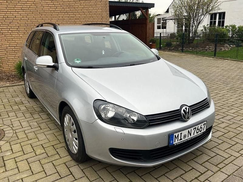 Silber Gebraucht 2011 VW Golf VI Comfortline Kleinwagen | 3.300 € (Guter Preis) - Bild 1/4