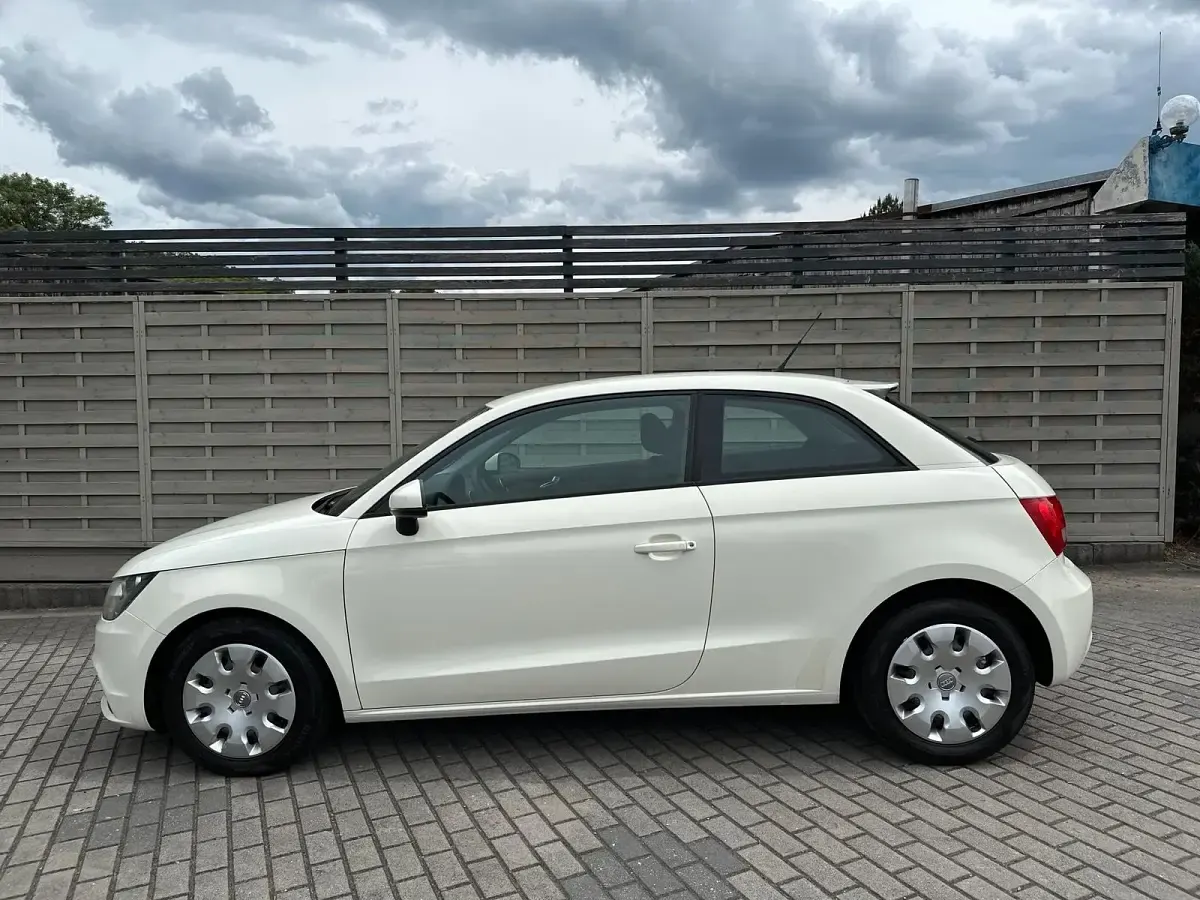 Gebraucht Audi A1 Attraction 86 PS (63 kW) 2011 Weiß Kleinwagen