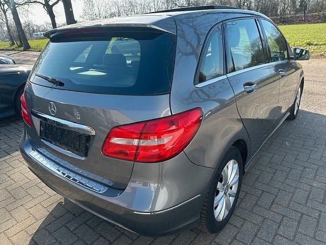 Gebraucht Mercedes B180 122 PS (89 kW) 2014 Grau Van / Kleinbus