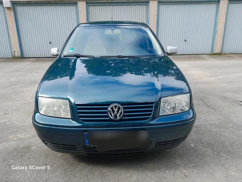 Grün Gebraucht 2004 VW Bora Limousine | 3.950 € - Bild 1/4