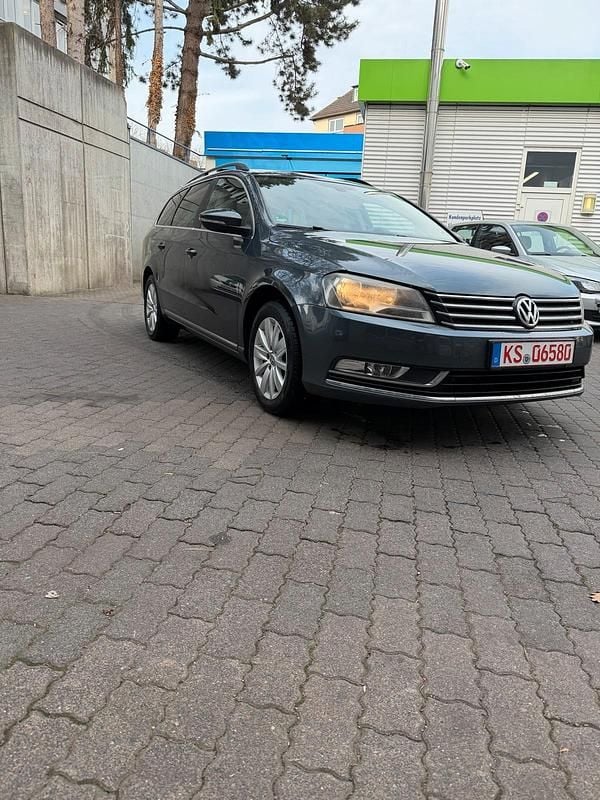 Gebraucht VW Passat Comfortline 122 PS (89 kW) 2012 Grau Kombi