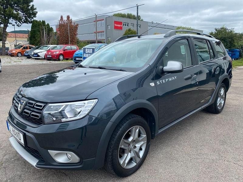 Grau Gebraucht 2018 Dacia Logan MCV Stepway Kombi | 7.990 € (Guter Preis) - Bild 1/4
