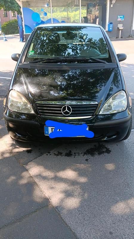 Schwarz Gebraucht 2002 Mercedes A140 Kleinwagen | 700 € - Bild 1/4