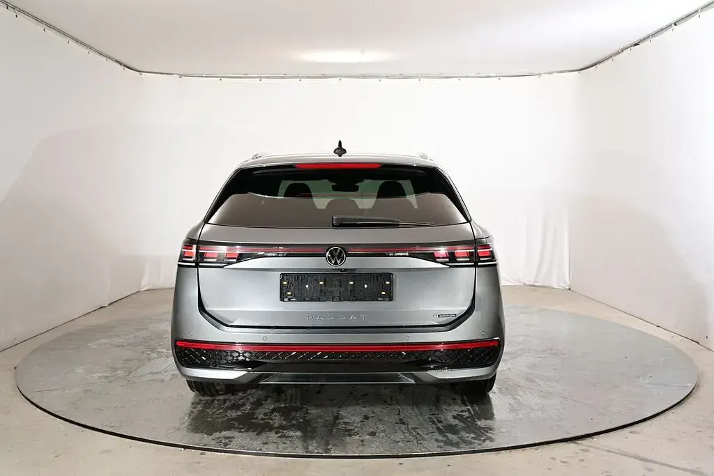 Gebraucht VW Passat R-line 265 PS (194 kW) 2026 Grau Kombi