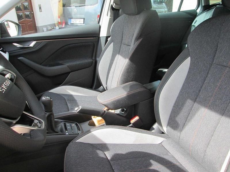 Neu Skoda Scala Dynamic 116 PS (85 kW) 2026 Silber Kleinwagen