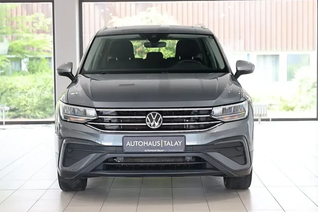 Gebraucht VW Tiguan Allspace Life 150 PS (110 kW) 2023 Grau(metallic) SUV