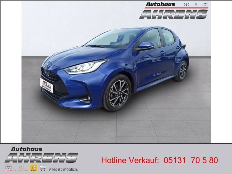 Nachtblau mica metallic (metallic) Gebraucht 2021 Toyota Yaris Team Kleinwagen | 16.900 € (Fairer Preis) - Bild 1/4