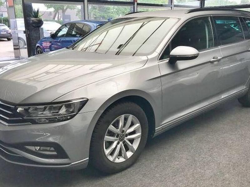 Silber Gebraucht 2023 VW Passat Business Limousine | 27.500 € (Fairer Preis) - Bild 1/4