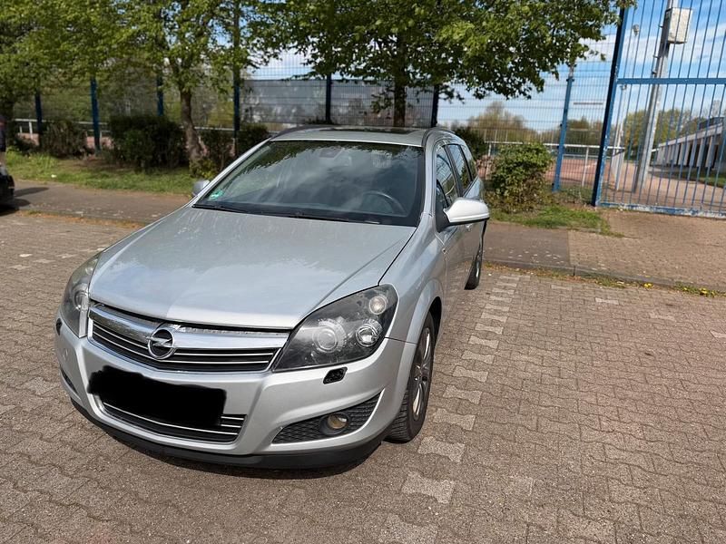 Gebraucht Opel Astra 110 PS (80 kW) 2011 Silber Kombi