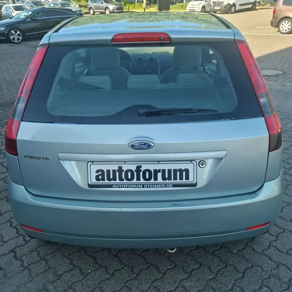 Gebraucht Ford Fiesta Ghia 101 PS (74 kW) 2003 Atollgrün metallic Kleinwagen