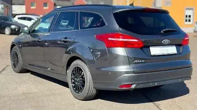 Gebraucht Ford Focus Business Edition 140 PS (102 kW) 2016 Grau Limousine