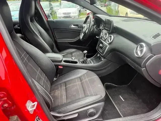 Gebraucht Mercedes A180 122 PS (89 kW) 2014 Rot Limousine