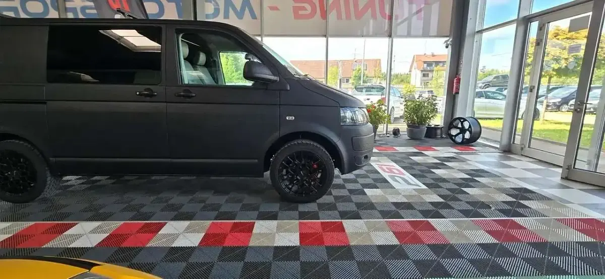Gebraucht VW Transporter 84 PS (61 kW) 2012 Raptorlack Van