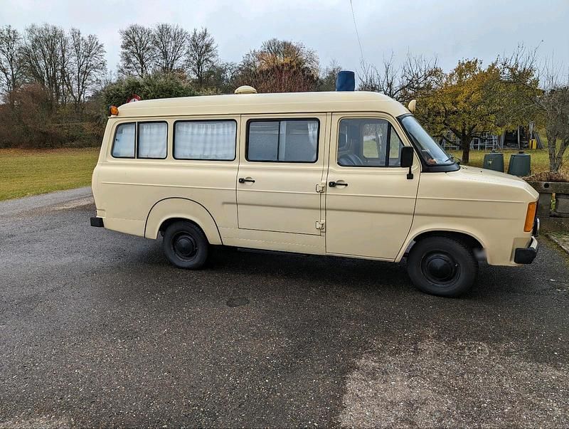 Second-hand Ford Transit 77 CP (56 kW) 1983 Bej Berlinǎ