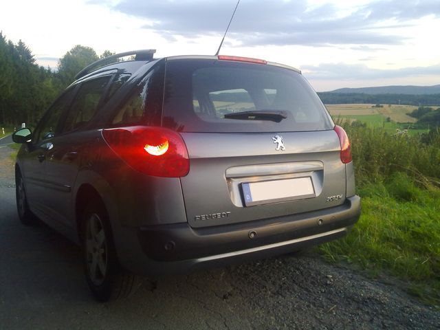 Gebraucht Peugeot 207 125 PS (91 kW) 2011 Grau metallic Kombi