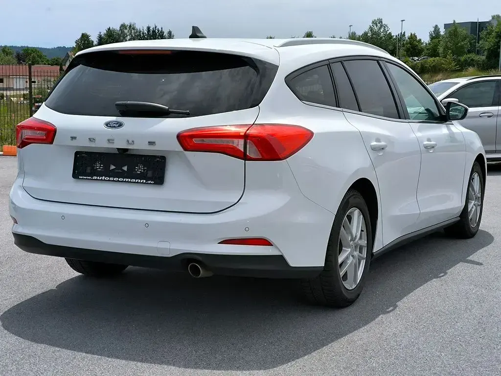 Gebraucht Ford Focus Cool & Connect 95 PS (69 kW) 2021 Weiß Limousine