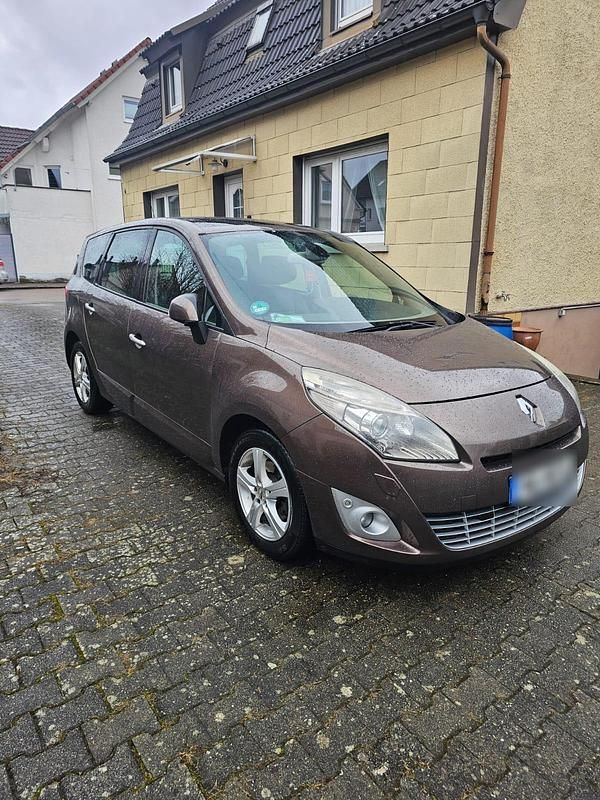 Gebraucht Renault Grand Scénic III 131 PS (96 kW) 2010 Braun Van / Kleinbus