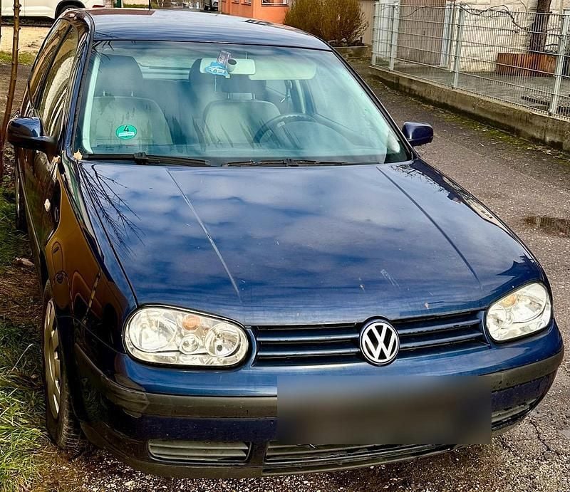 Blau Gebraucht 2002 VW Golf IV Highline Limousine | 333 € - Bild 1/4