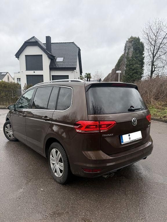 Gebraucht VW Touran Highline 150 PS (110 kW) 2015 Braun Van / Kleinbus