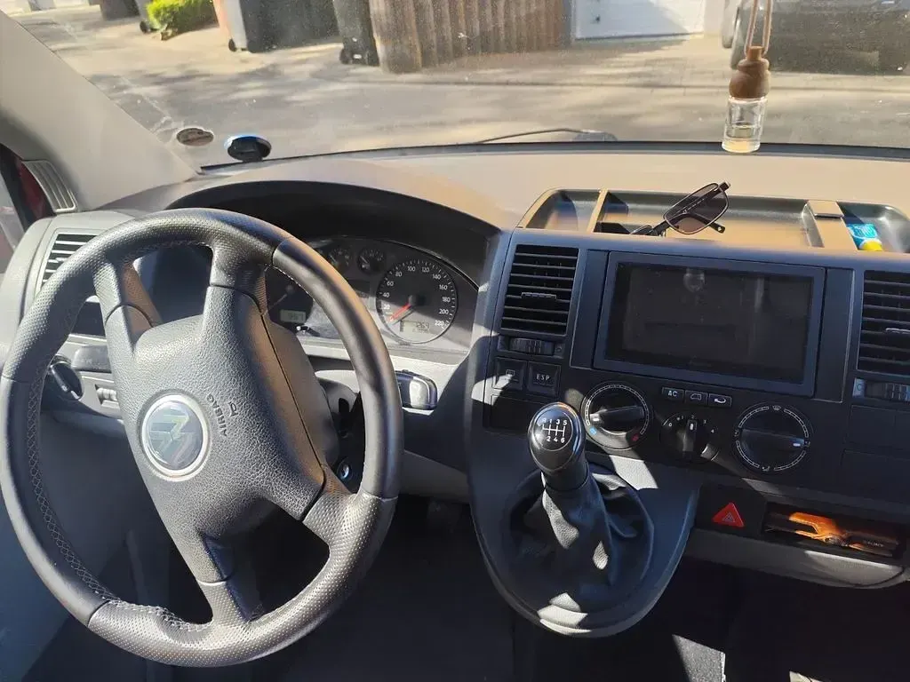 Gebraucht VW Caravelle 131 PS (96 kW) 2005 Rot Van