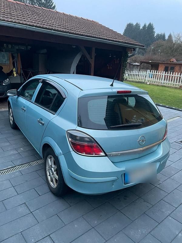 Gebraucht Opel Astra 105 PS (77 kW) 2009 Blau Kleinwagen