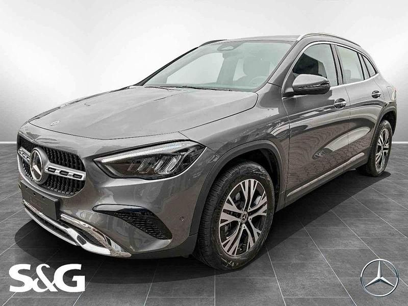 Metalliclack mountaingrau Gebraucht 2024 Mercedes GLA180 Progressive SUV | 36.977 € (Fairer Preis) - Bild 1/4
