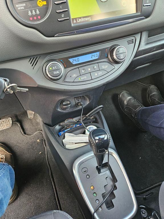 Gebraucht Toyota Yaris Club 101 PS (74 kW) 2019 Silber Limousine