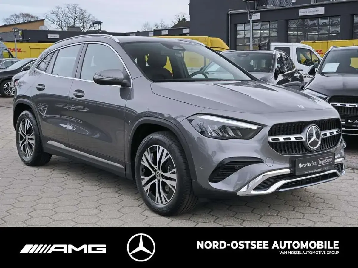 Gebraucht Mercedes GLA200 Progressive 163 PS (119 kW) 2025 Metalliclack mountaingrau SUV