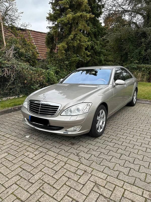 Grau Gebraucht 2006 Mercedes S320 Limousine | 7.300 € (Superpreis) - Bild 1/4