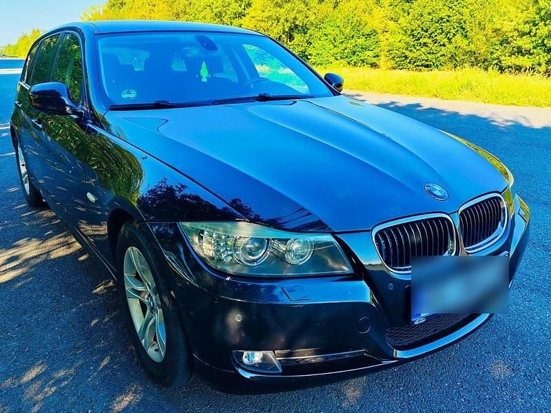 Gebraucht BMW 320 177 PS (130 kW) 2009 Schwarz Kombi