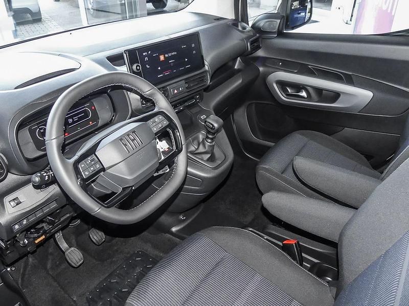 Neu Fiat Doblò 102 PS (75 kW) 2026 Weiss Van / Kleinbus