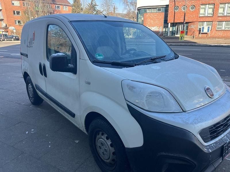 Gebraucht Fiat Fiorino 80 PS (58 kW) 2018 Weiß Van / Kleinbus