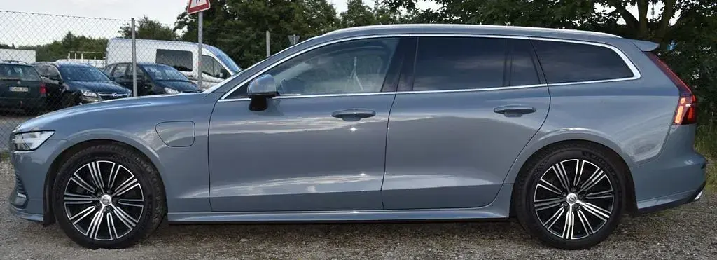 Gebraucht Volvo V60 Inscription 253 PS (186 kW) 2021 Grau Kombi