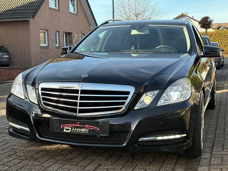 Gebraucht Mercedes E200 184 PS (135 kW) 2011 Schwarz Kombi