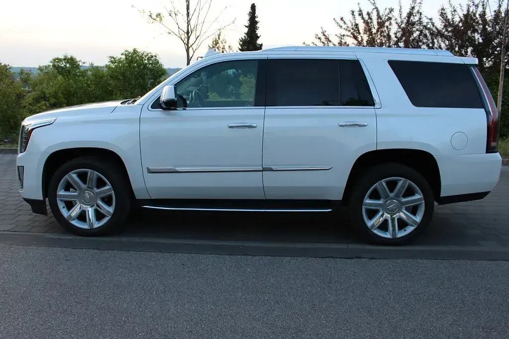 Gebraucht Cadillac Escalade 426 PS (313 kW) 2016 Weiß SUV
