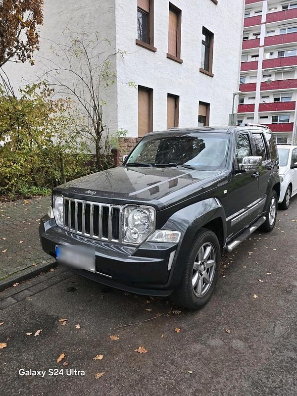 Gebraucht Jeep Cherokee 177 PS (130 kW) 2010 Schwarz SUV