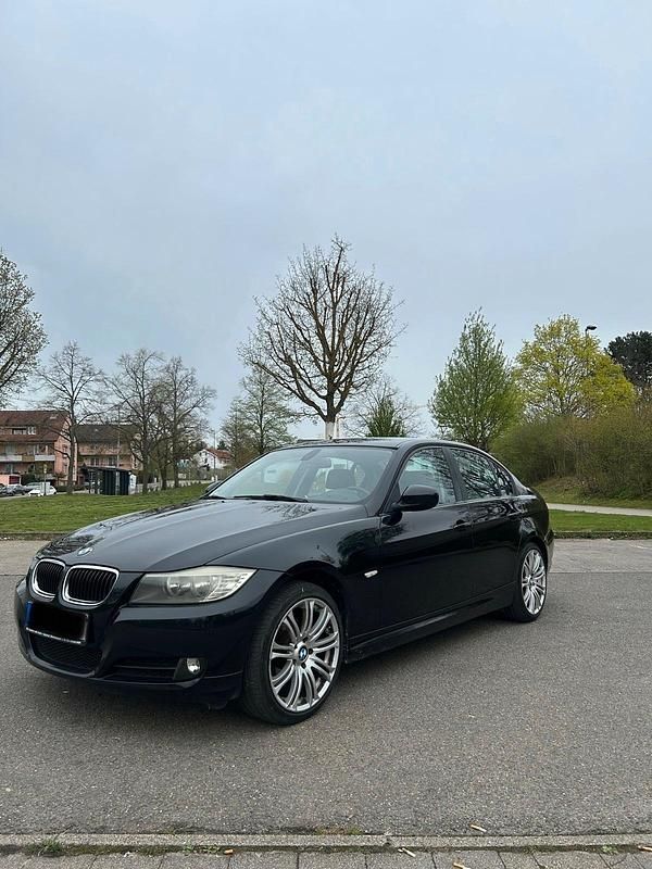 Gebraucht BMW 318 143 PS (105 kW) 2010 Schwarz Limousine