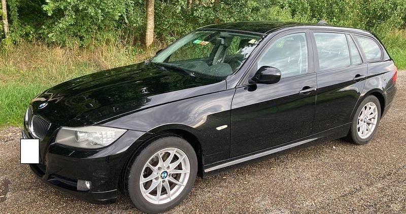 Schwarz Gebraucht 2009 BMW 320 Kombi | 2.990 € (Superpreis) - Bild 1/4