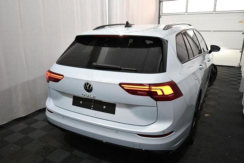 Neu VW Golf VIII R-line 150 PS (110 kW) 2026 Blau Kombi