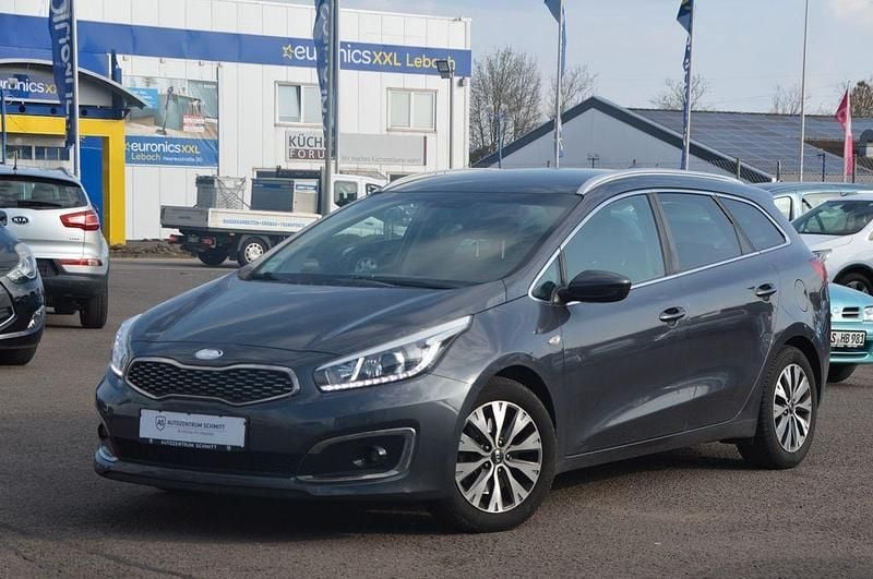 Gebraucht Kia Ceed 135 PS (99 kW) 2018 Dark gun metal Kleinwagen