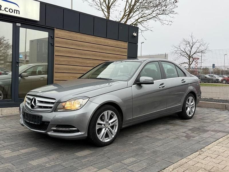 Silber Gebraucht 2012 Mercedes C200 Avantgarde Limousine | 11.490 € (Fairer Preis) - Bild 1/4