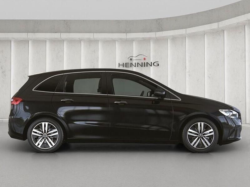 Gebraucht Mercedes B180 Progressive 136 PS (100 kW) 2022 Lack kosmosschwarz Van / Kleinbus