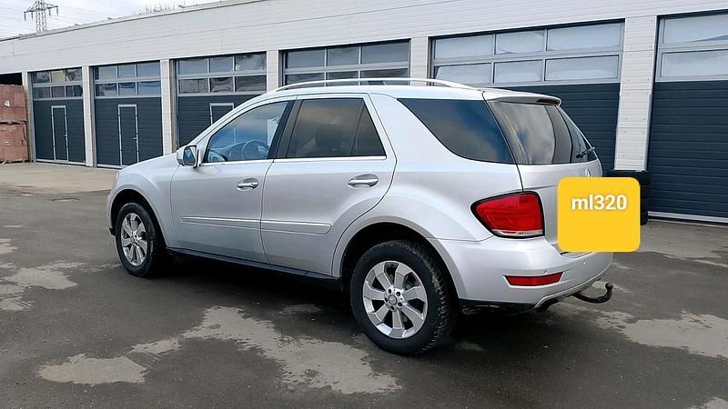 Gebraucht Mercedes ML320 224 PS (164 kW) 2008 Silber SUV